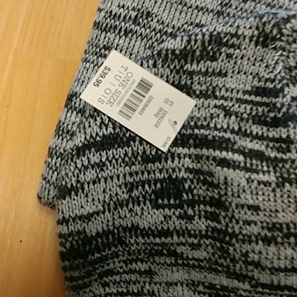 PINK VS Matching Winter Hat & Scarf Set - Picture 5 of 5